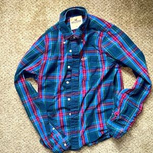 Men’s Hollister button up Blue red green plaid Size Medium spring shirt